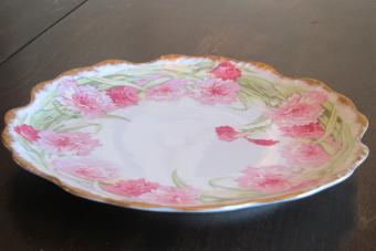 10 Valuable Antique China Patterns & Tips to Spot Them