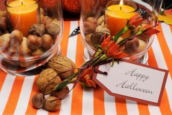 30+ Halloween Table Decor & Centerpiece Ideas From Elegant to Eerie